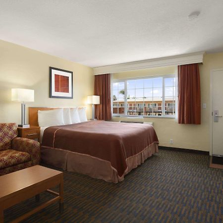 ฮาวเวิร์ด จอห์นสัน บาย วินด์แฮม ซานดิเอโก ซีเวิลด์ Hotel ภายนอก รูปภาพ